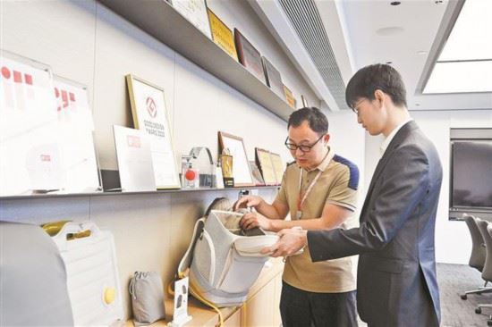 中国进出口银行厦门分行根据维发股份经营需求量身提供金融支持，助力企业转型发展。记者 林铭鸿摄