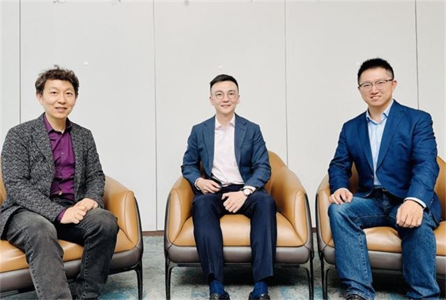 黄张凯、于炎鑫、靳悦荣（从左至右）在直播现场。新网银行供图