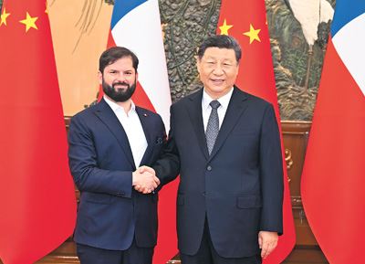 习近平会见智利总统博里奇