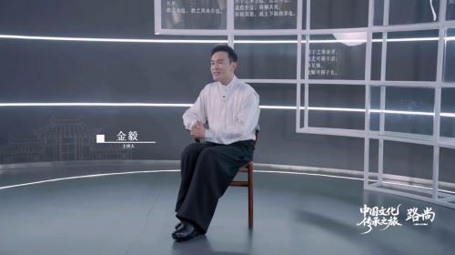 金毅在现场访谈中介绍孝文化。主办方供图
