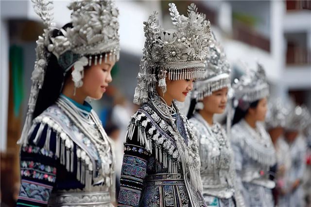 摄图网_602308092_banner_苗族女孩在户外庆典中（企业商用）.jpg